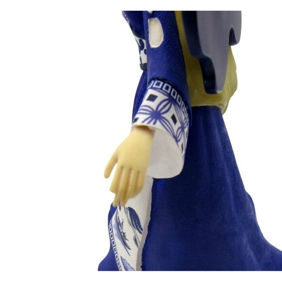 HAMILTON COLLECTION Blue Willow Sending Gentle Breezes Angel Figurine - Picture 4 of 12